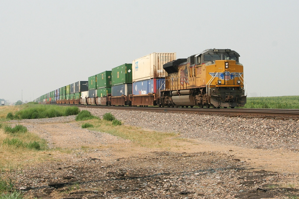 UP EB intermodal 